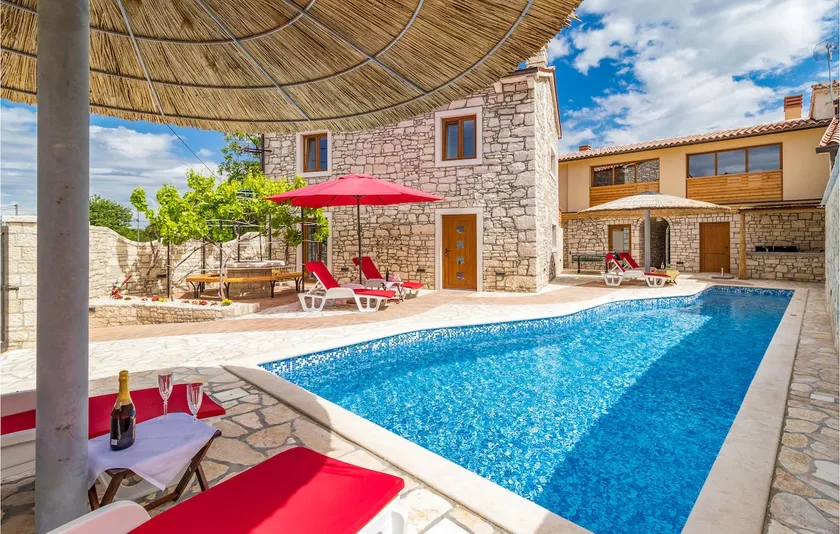 Gorgeous home in Marcana - Image 1