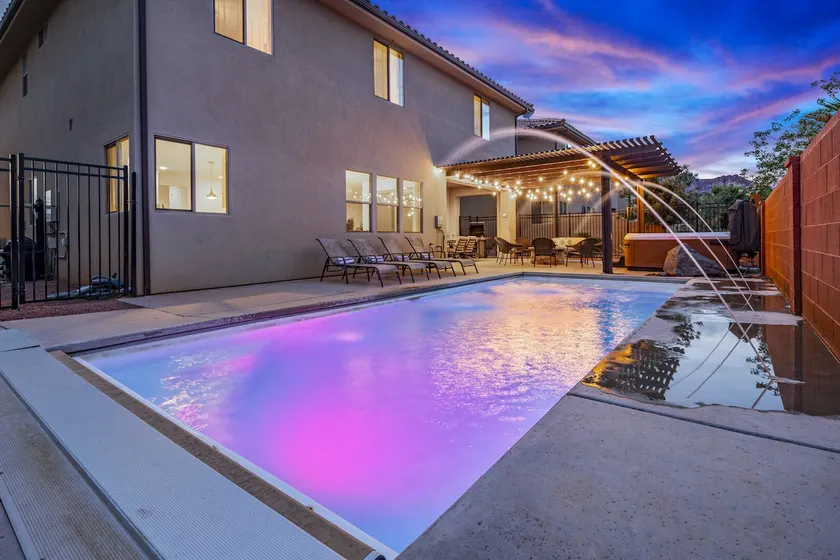 94 PV, Private Pool & Hot Tub, Fire Pit - Image 1