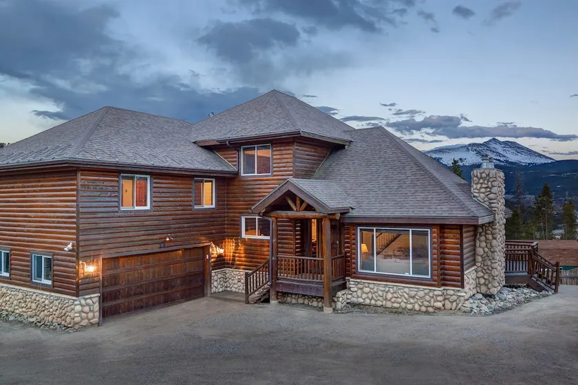 Ski Pole Lodge - Log home that Sleeps 14! - Image 1