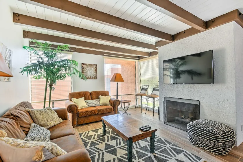 3 Mi to Old Town: Scottsdale Condo w/ Pool & Lake - Image 1