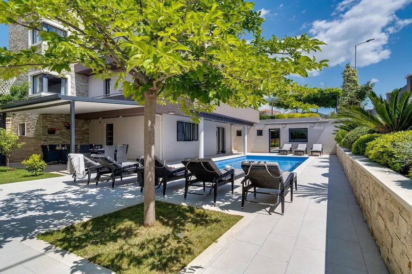 Luksus Villa Lucas med opvarmet pool, boblebad, sauna, 14 pax - Image 1