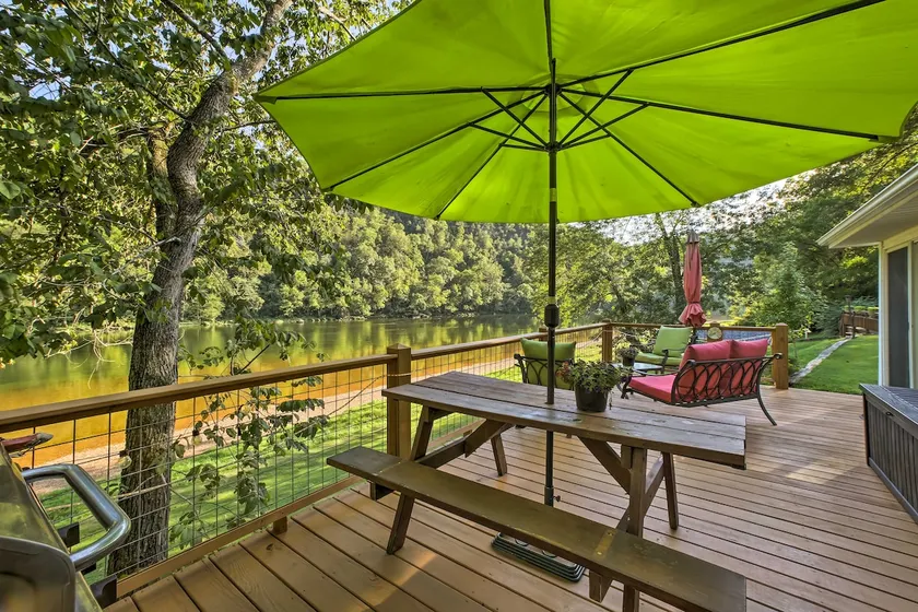 Cozy Waterfront Cottage w/ Deck on White River! - Image 1