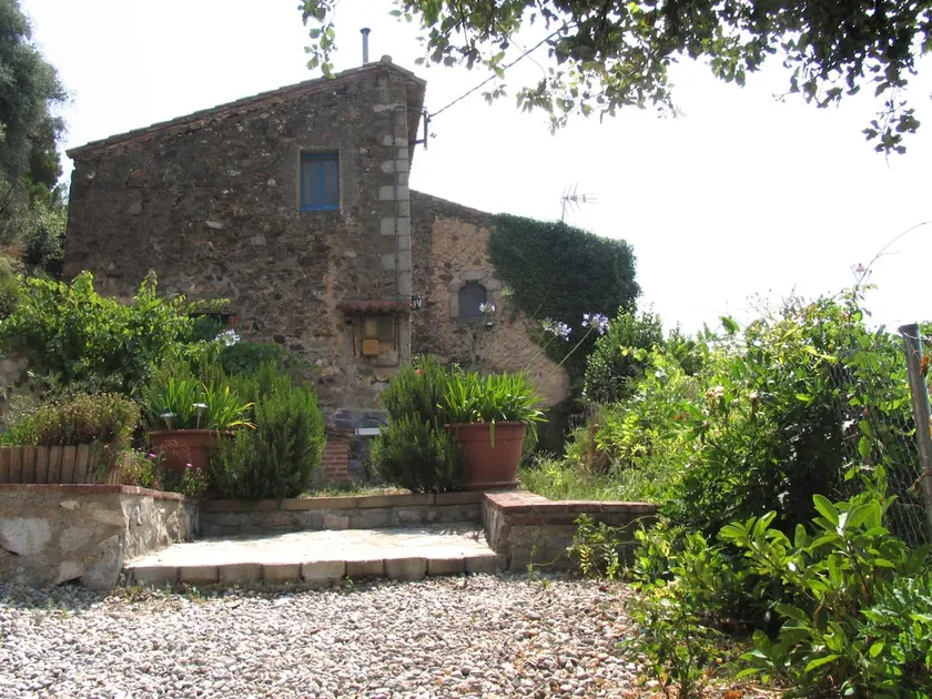 Isolated cottage with pool, 55 km from Barcelona. - Image 1