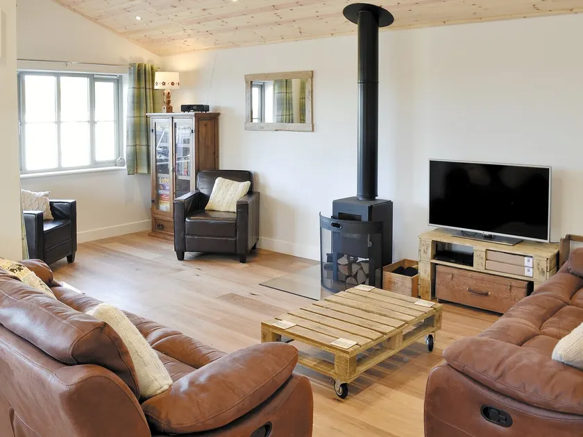 Little Owl Lodge - Image 1