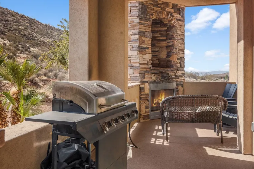 Ground Level Heavenly Suite | Private BBQ Patio - Image 1