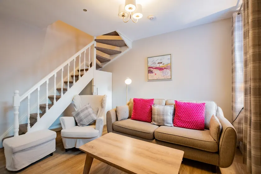 Charming City Townhouse - Image 1