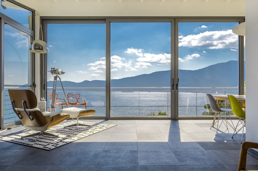 Luxury Italian Lakes villa with private pool, gym, BBQ, WIFI, views - Image 1