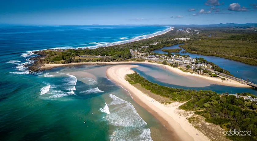 Absolute Beachfront Couples Getaway White Waves - Image 1