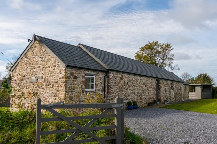 The Dairy - Luxury Cottage, Hot Tub and Summer House, Countryside Views, Pet Friendly - Image 1