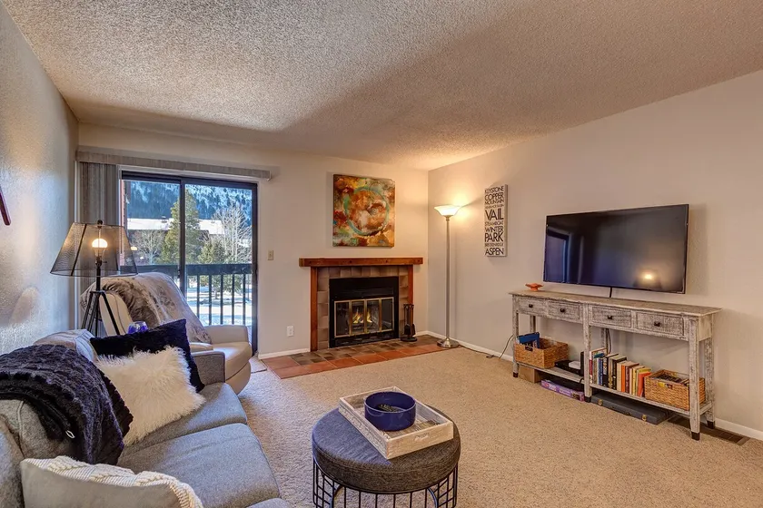 Mountainside Retreat - Sleeps 4 - Image 1