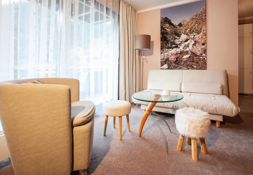 1106 Alpenrose - Image 1
