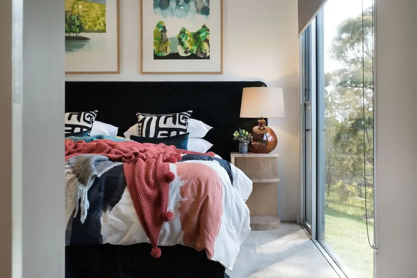 Hisha at Daylesford ~ Luxury Home with Jacuzzi - Image 1