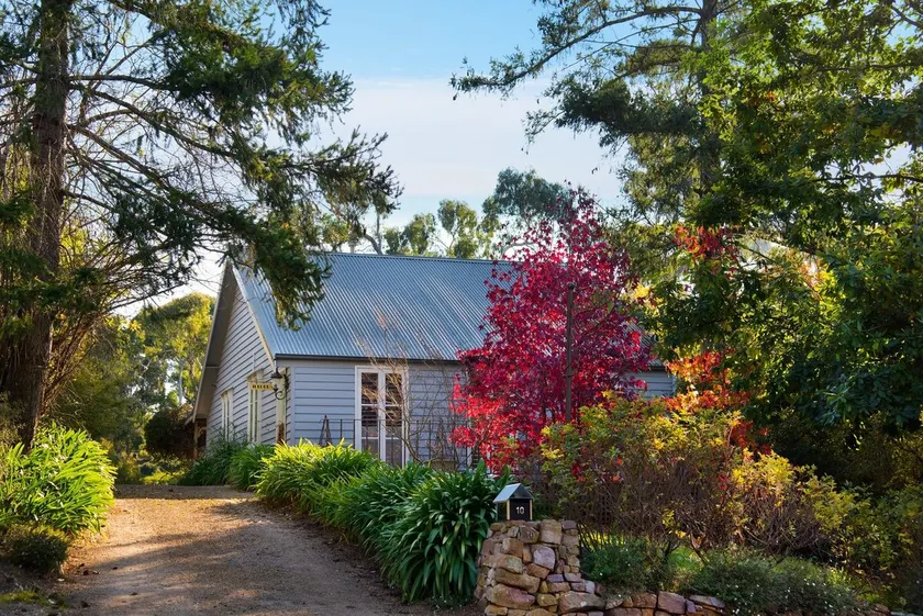 Illoura - Image 1