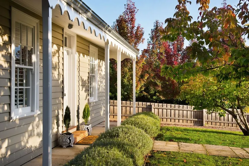 Kings Cottage~Luxury Cottage near Lake Daylesford - Image 1