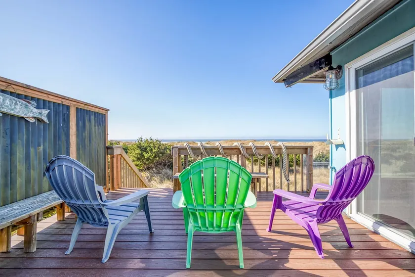 Classic Wood-Lined Oceanfront Cottage med nem adgang til stranden i Waldport! - Image 1
