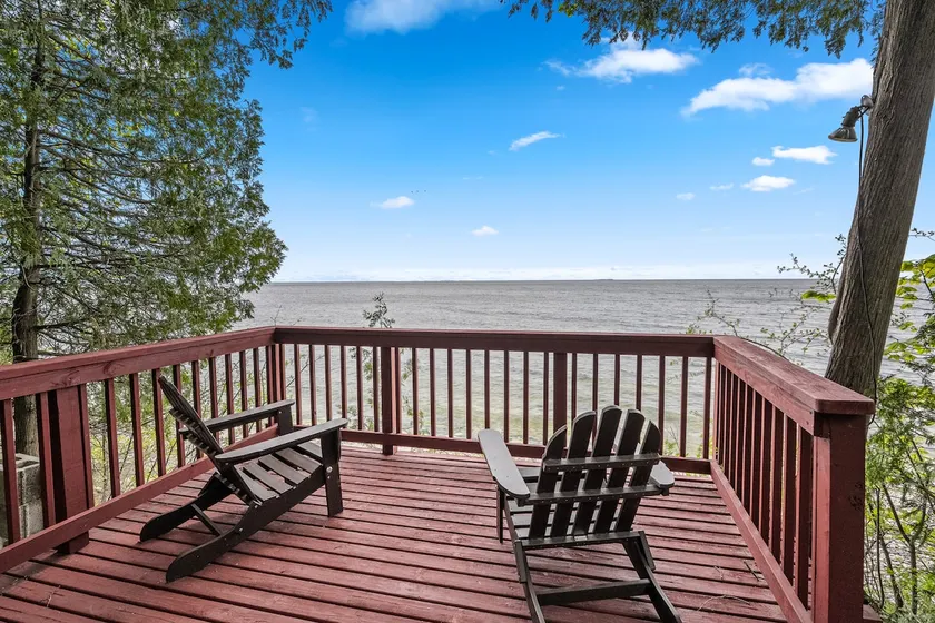 Waterfront and Screened in Porch- Nostalgic! - Image 1