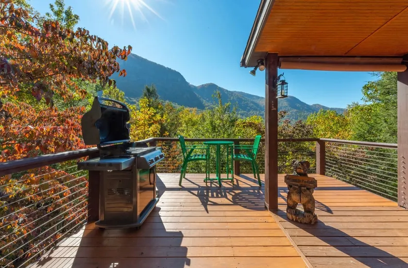 Incredible waterfall mtn views| HotTub| FencedYARD - Image 1