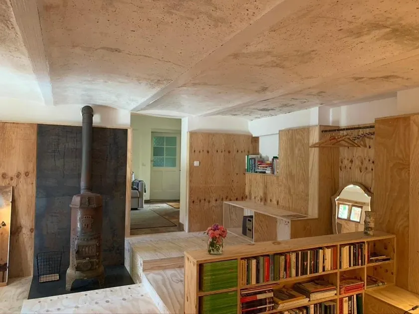 Artist room - Image 1