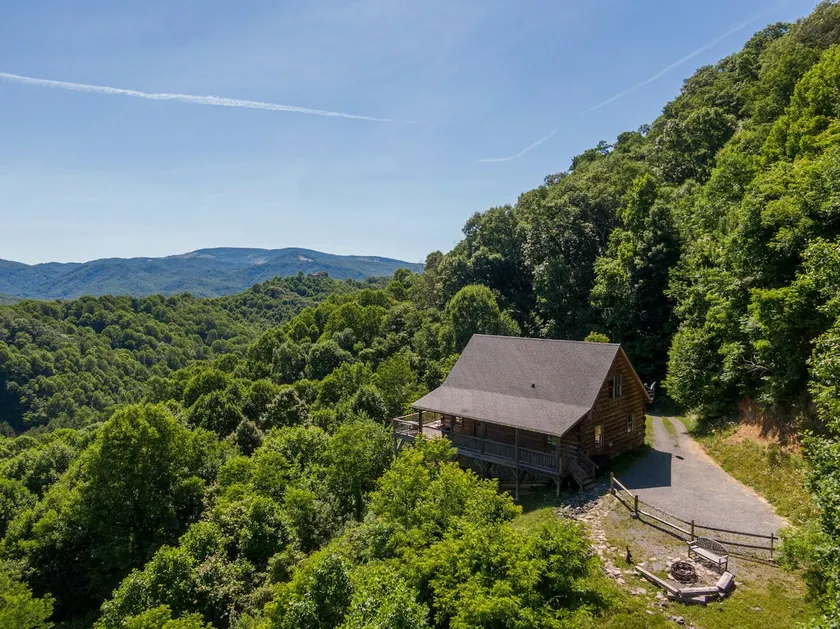 3 Peaks Lodge - SOMMER SPECIELLE PRISER! - Charmerende hytte med fantastisk udsigt, boblebad og poolbord! - Image 1