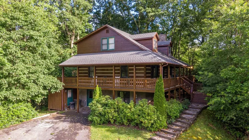 A Family Tradition  Beautiful Boone cabin with hot tub home theater system and game room - Image 1