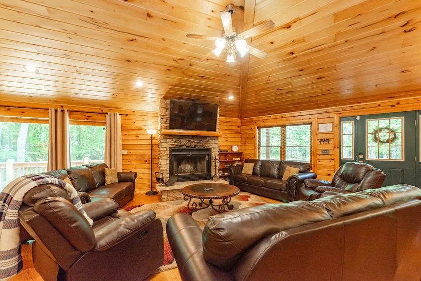 Dog Friendly Log Cabin Near Deep Creek Lake - Image 1