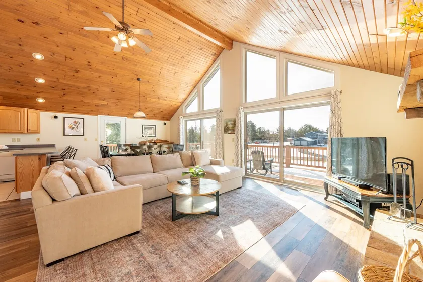Dog Friendly Chalet w/ Lake Access & Hot Tub - Image 1