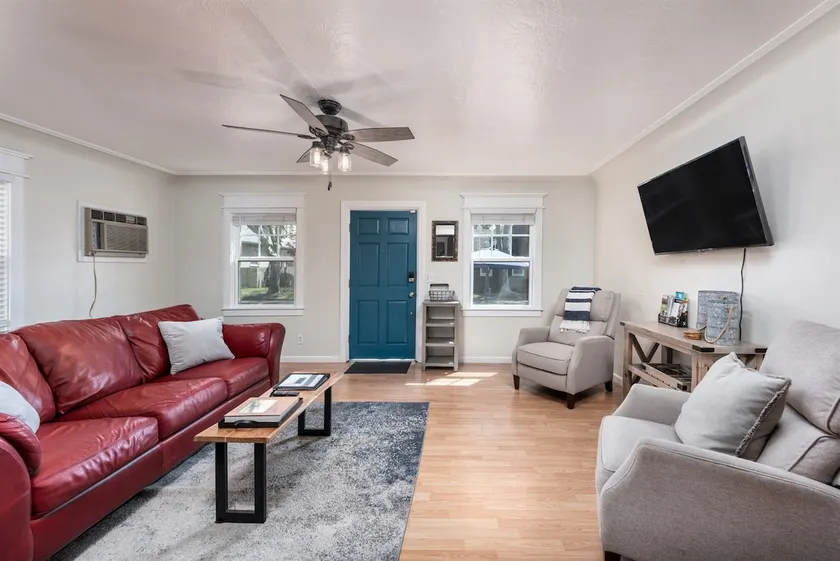 American Oak Cottage | Dog-Friendly | 3 Blocks to Downtown Food, Wine, & More! - Image 1