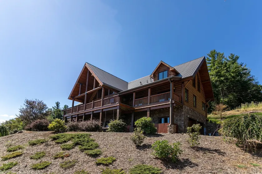 The Lodge - Theater Room, Putting Green, Pool, Great view 2 miles to Boone! - Image 1