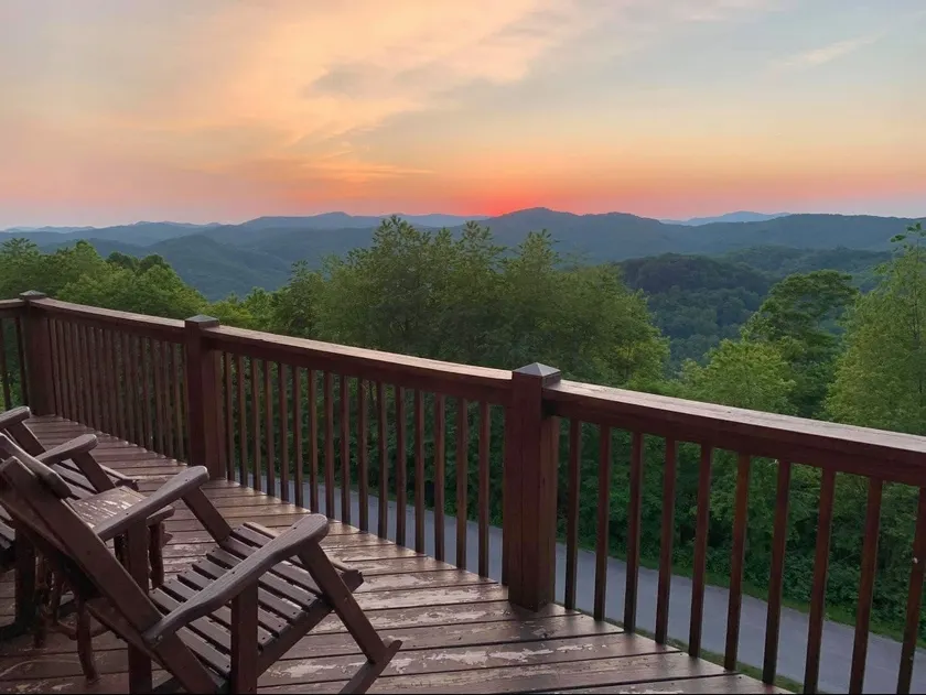 Starlink Internet, Hot Tub & Views + Biltmore Pass - Image 1