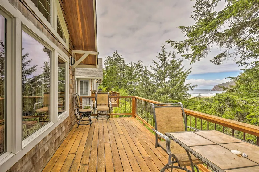 Spacious Family Townhome: Walk to Beach & Downtown - Image 1