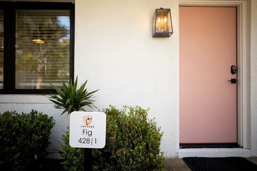 Fig, a Boutique Modern Home w/ Swimming Pool - Image 1