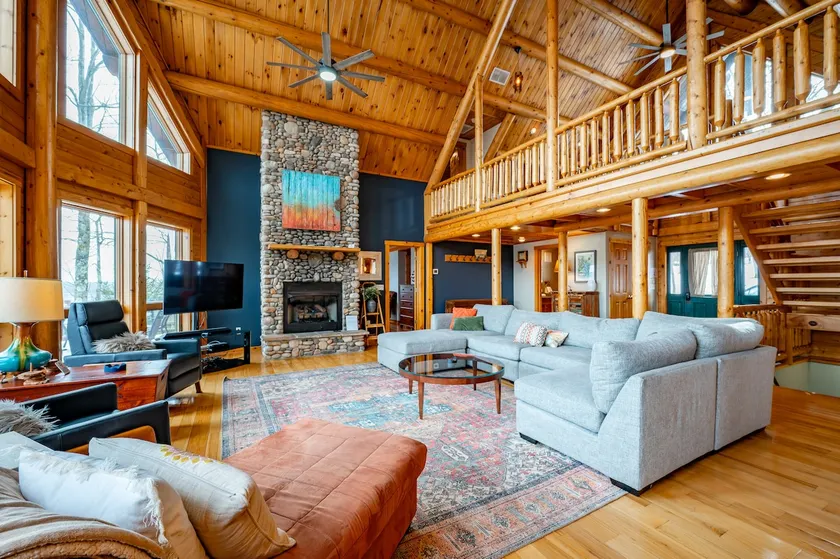 Designer Mountain Lodge w/ Panoramic Views & Sauna - Image 1