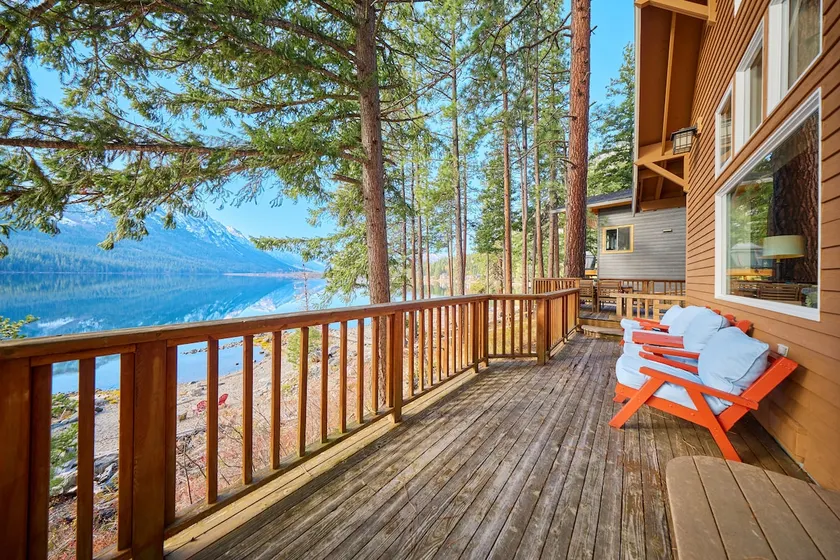 Lakeside Retreat w/Private Sandy Beach and Hot Tub - Image 1