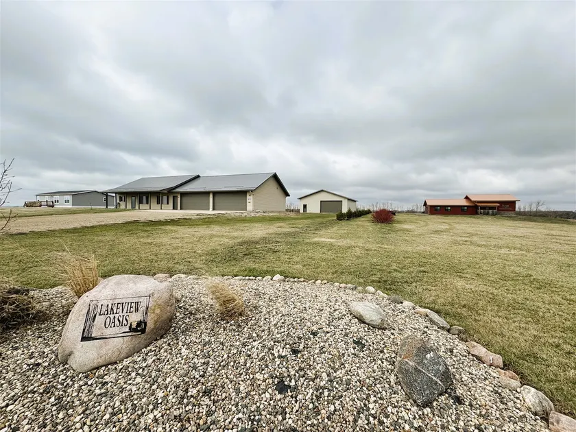 Sommer Spezial! Waubay Lake Jagd- / Angelhütte mit 10 Betten, riesige Garage! - Image 1