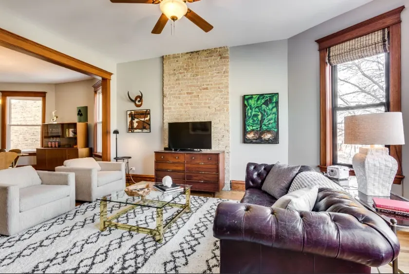 Logan Square Beauty with 2 Bedrooms W/parking - Image 1