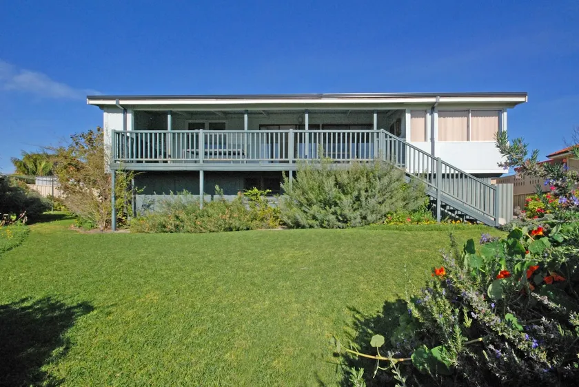 Beachfront Cottage on the Park - Image 1