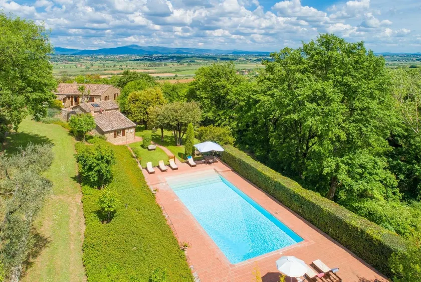 Villa Bramasole Large Private Pool WiFi - Image 1