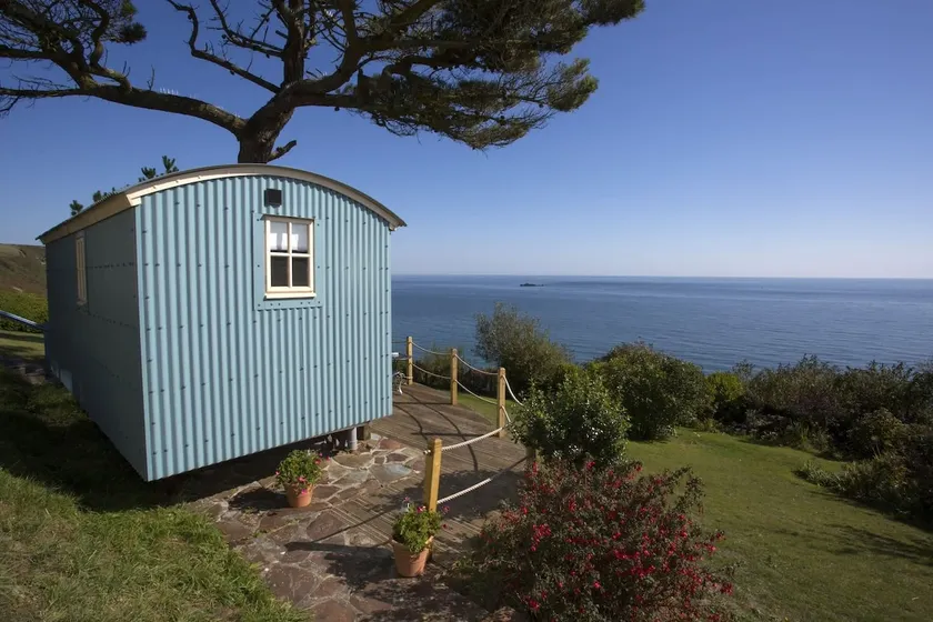 Shepherd's Hut Gorran Haven Panoramic Ocean Views - Image 1