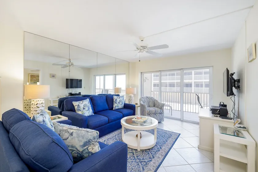 Contemporary Beachside Retreat - Image 1