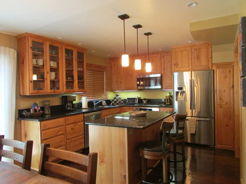 Stunning Lake Forest Glen, HOA access - Image 1