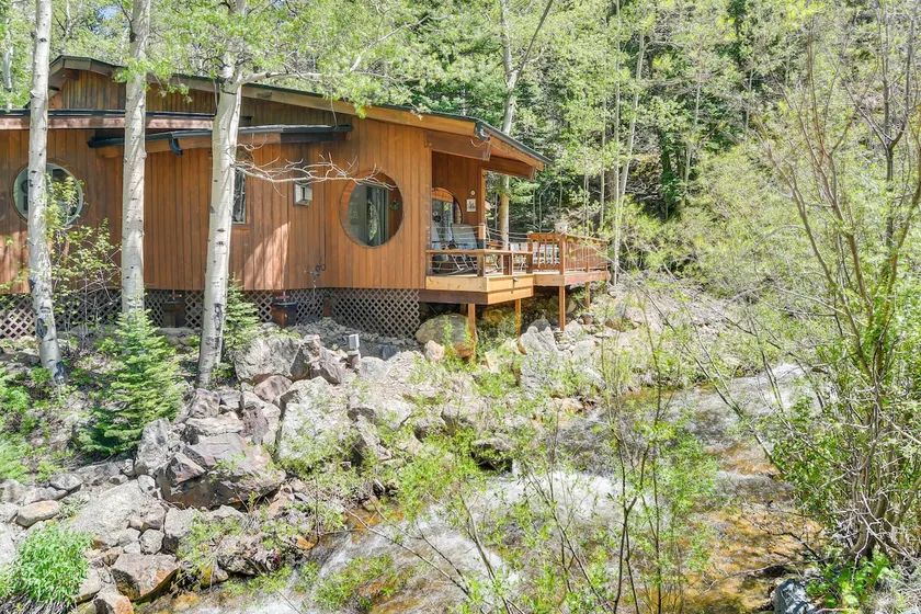 Cabin on Clear Creek: A Hobbit’s Retreat! - Image 1