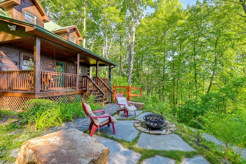 Near Hikes & River! Pet-Friendly Bryson City Haven - Image 1