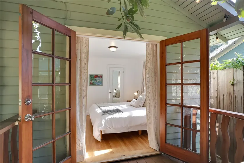 Hammonds Beach Haven - next to Miramar Beach w/ yard, deck & sunroom - walk to Rosewood! - Image 1