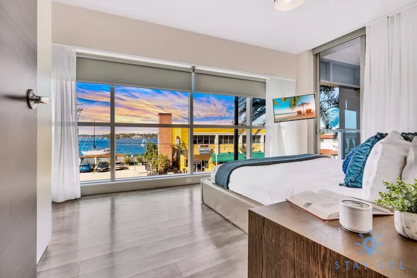 Apartment with Bay View Balcony - Pool - Up To 6 - Gym - Image 1
