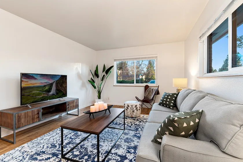 Stylish Getaway with Designer Touches - Free Bikes - Image 1