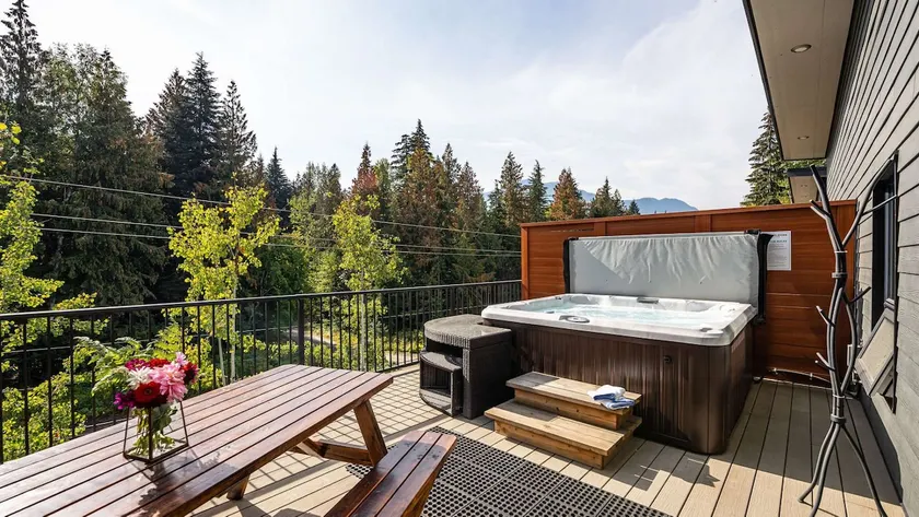 Hot Tub, Private Deck, BBQ - Pillow Top Condo - Image 1