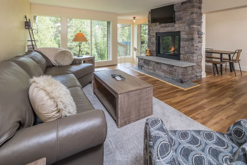 Condo w/private balcony, fireplace and great location - Stillwater Family Retreat - Image 1