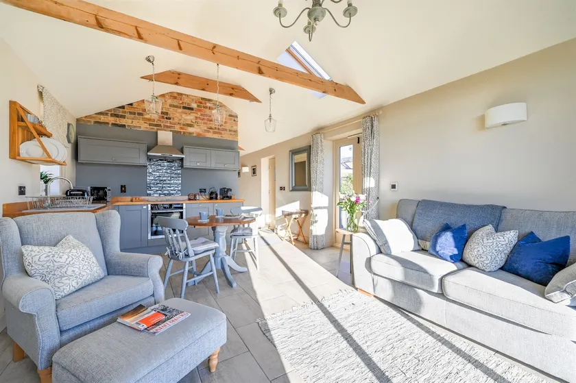 Seven Spires Barn with Private Hot Tub and Sauna - Image 1