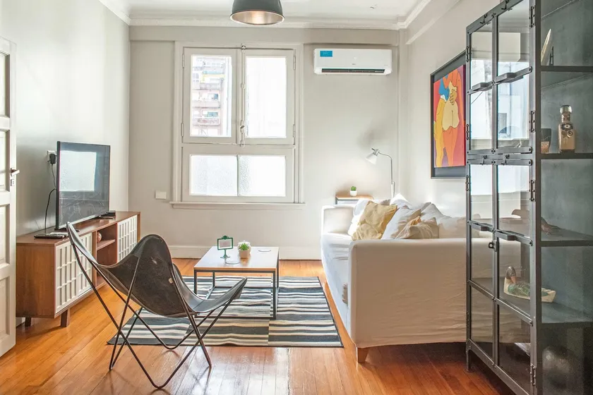148- Modern Apt. w/Excellent Location in Downtown - Image 1