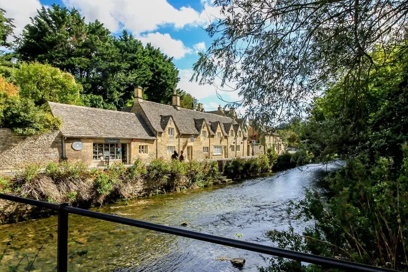 Riverside Cottage • Opposite Arlington Row • Pets - Image 1